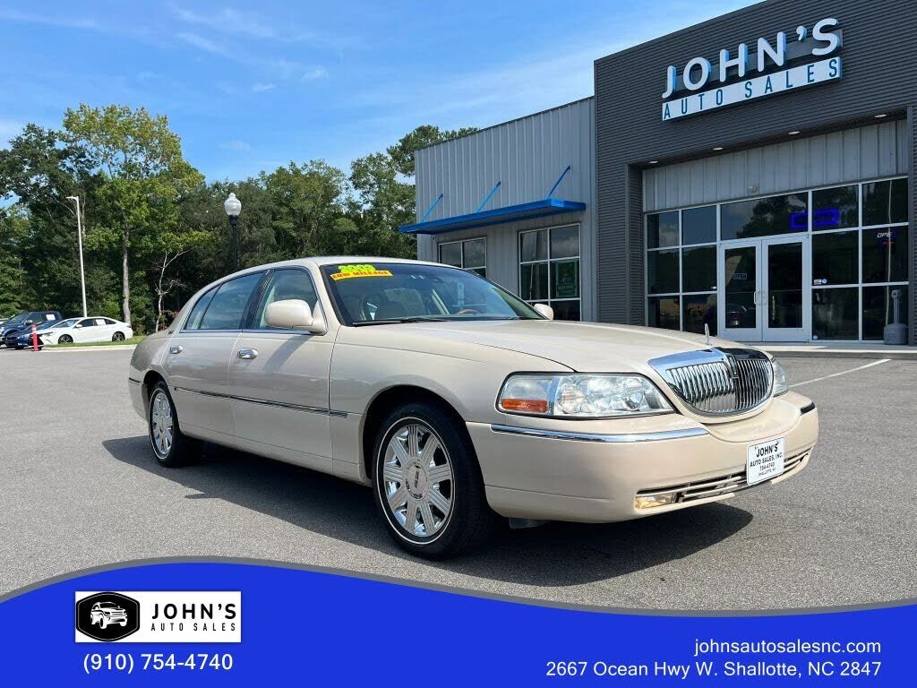 2003 LINCOLN Town Car