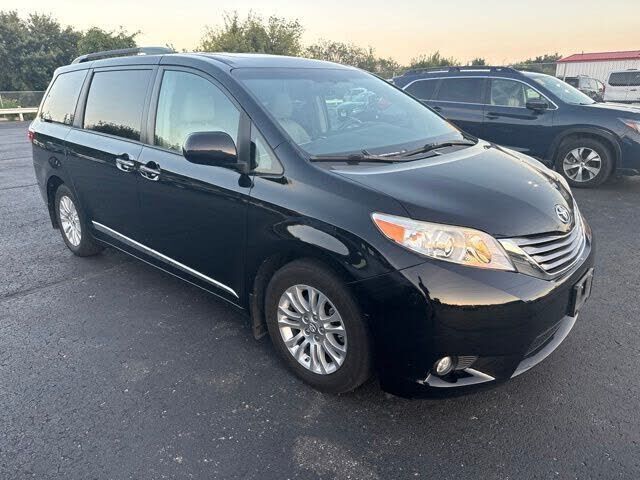 2017 TOYOTA Sienna