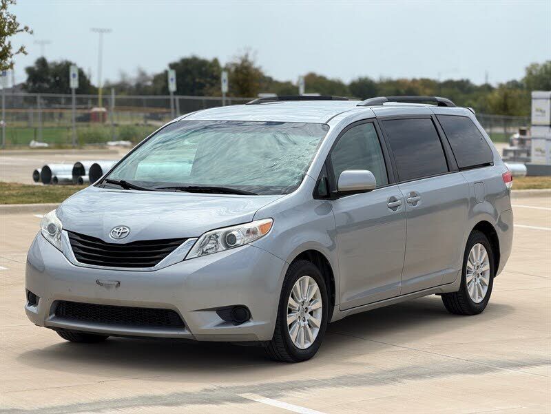 2013 TOYOTA Sienna