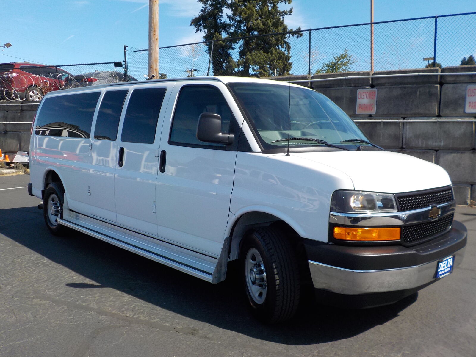2017 CHEVROLET Express