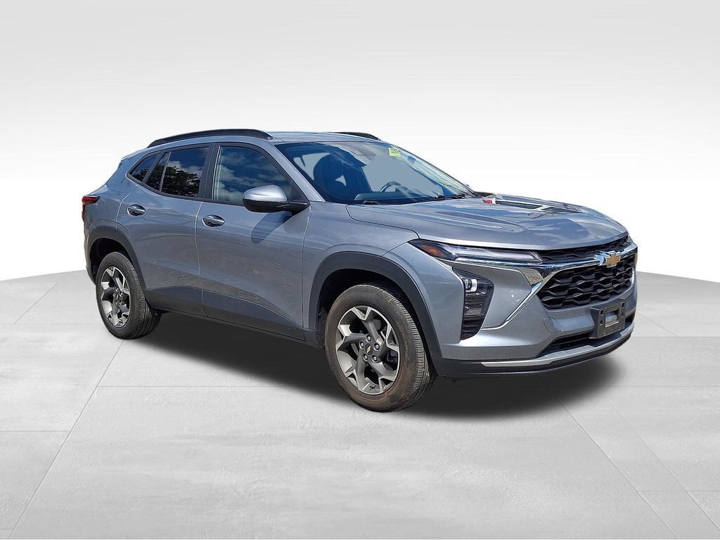 2025 CHEVROLET Trax