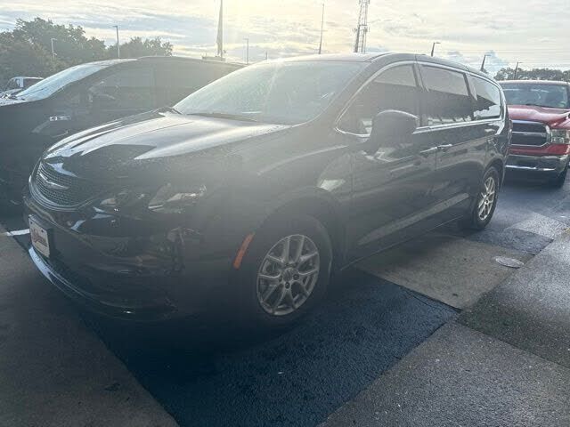 2023 CHRYSLER Voyager