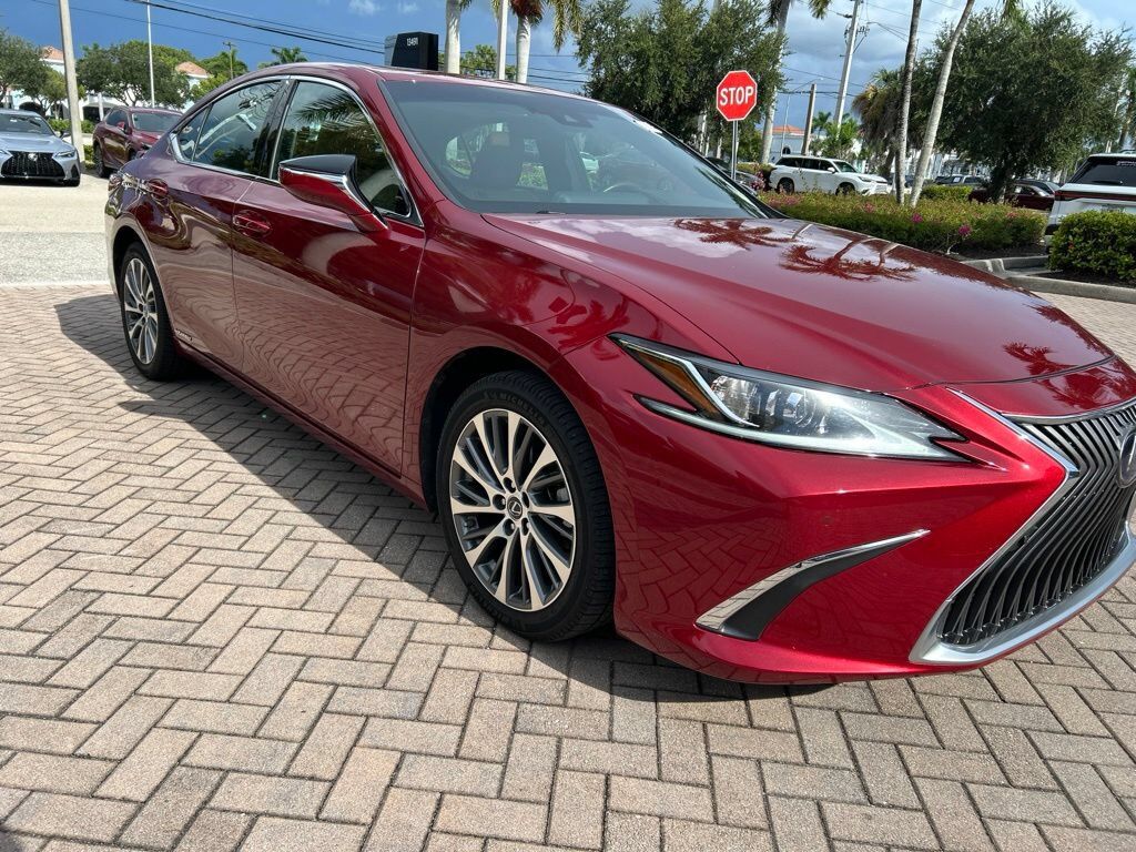 2019 LEXUS ES