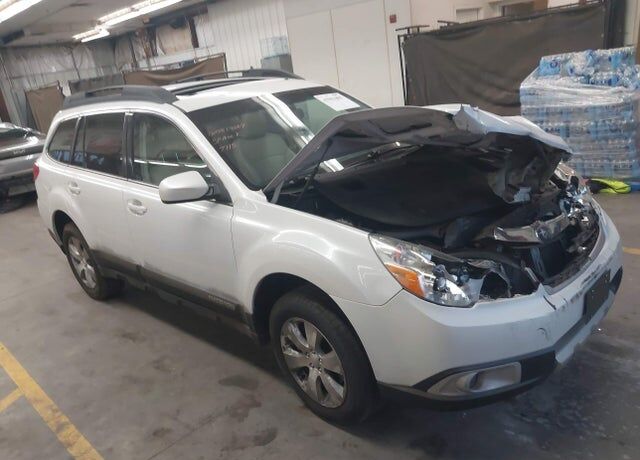 2011 SUBARU Outback