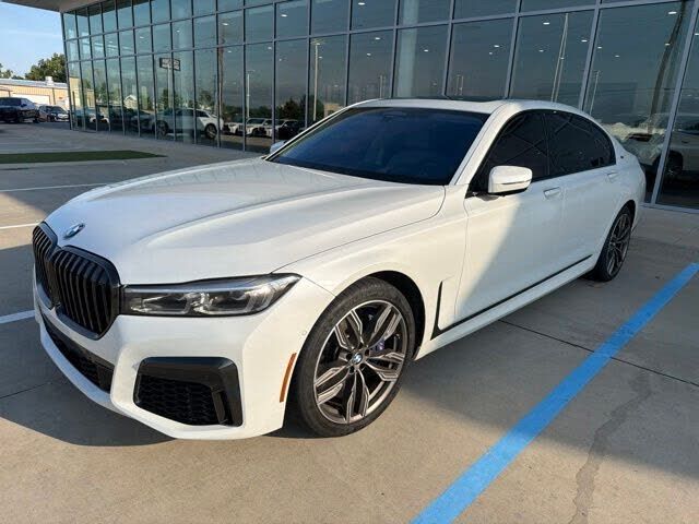 2022 BMW M7