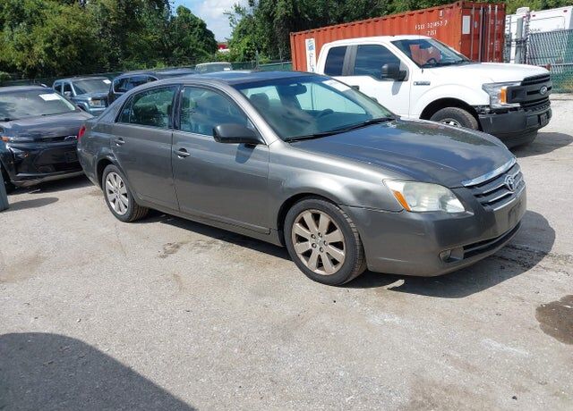 2005 TOYOTA Avalon