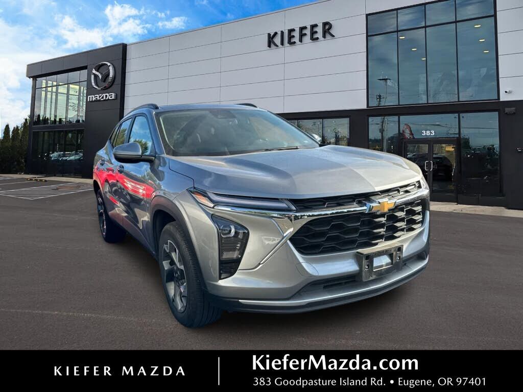 2025 CHEVROLET Trax