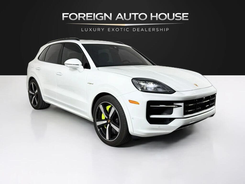 2025 PORSCHE Cayenne