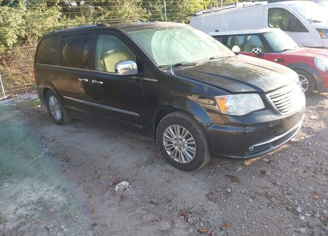 2012 CHRYSLER Town and Country