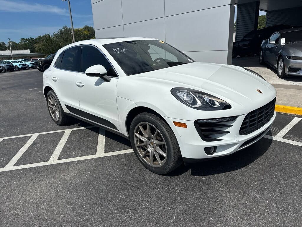 2017 PORSCHE Macan