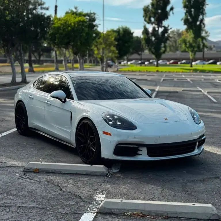 2017 PORSCHE Panamera