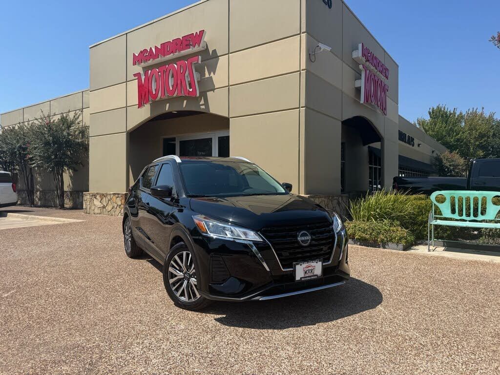 2023 NISSAN Kicks