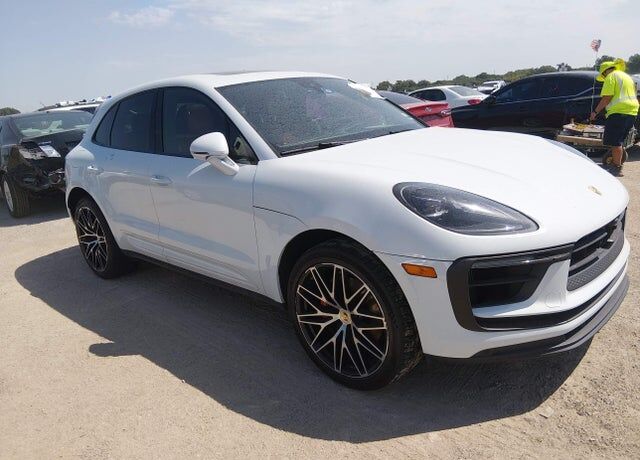 2023 PORSCHE Macan