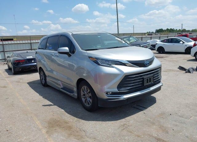 2021 TOYOTA Sienna