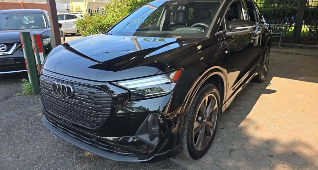 2023 AUDI Q4