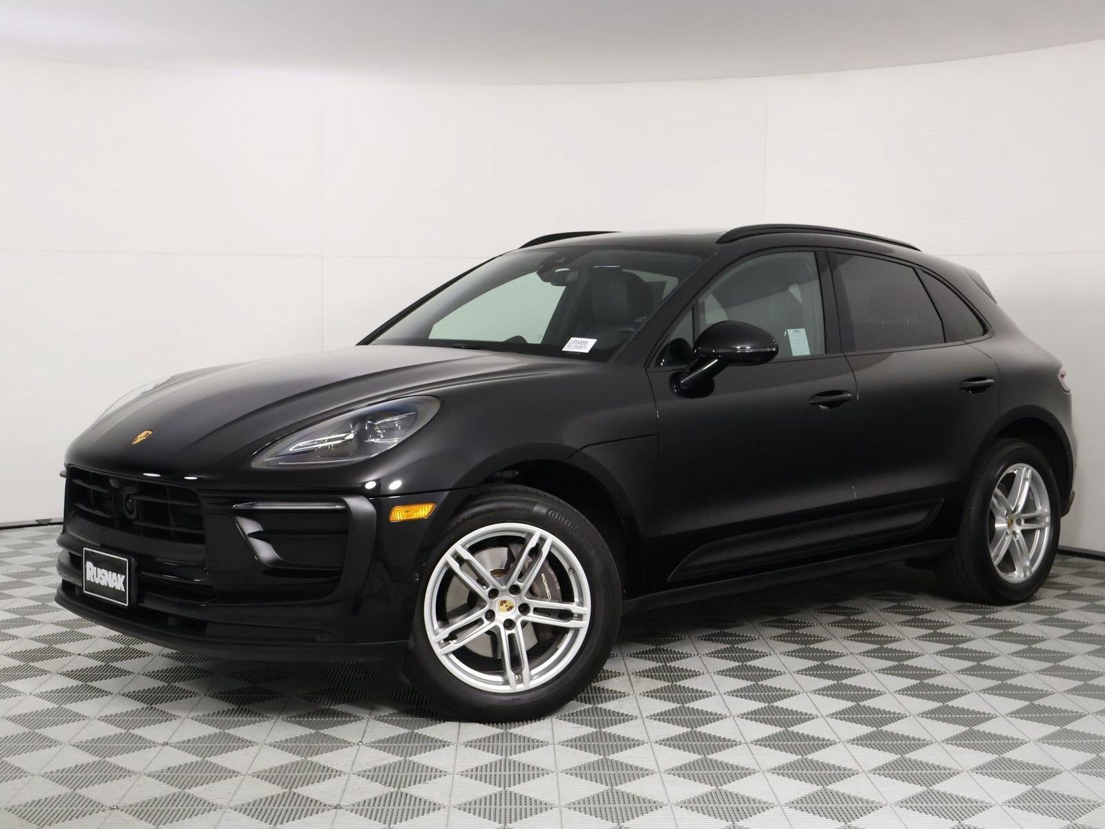 2023 PORSCHE Macan