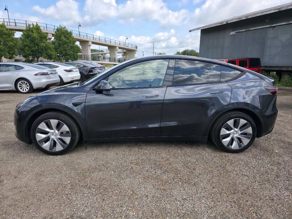 2024 TESLA Model Y