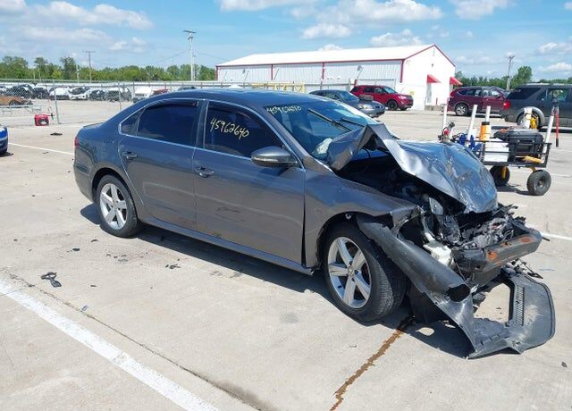 2012 VOLKSWAGEN Passat