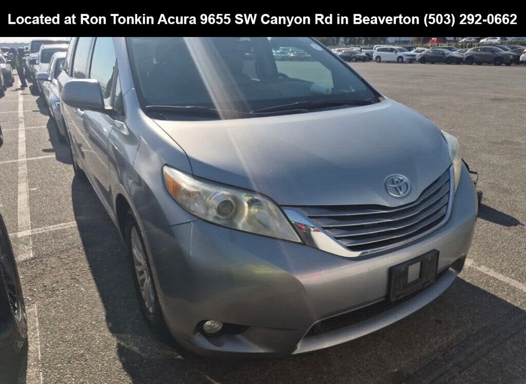 2015 TOYOTA Sienna