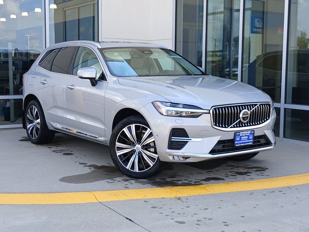 2022 VOLVO XC60