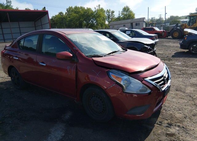 2017 NISSAN Versa