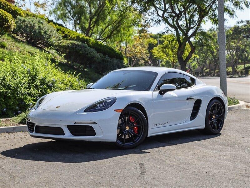 2018 PORSCHE 718