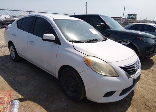2012 NISSAN Versa