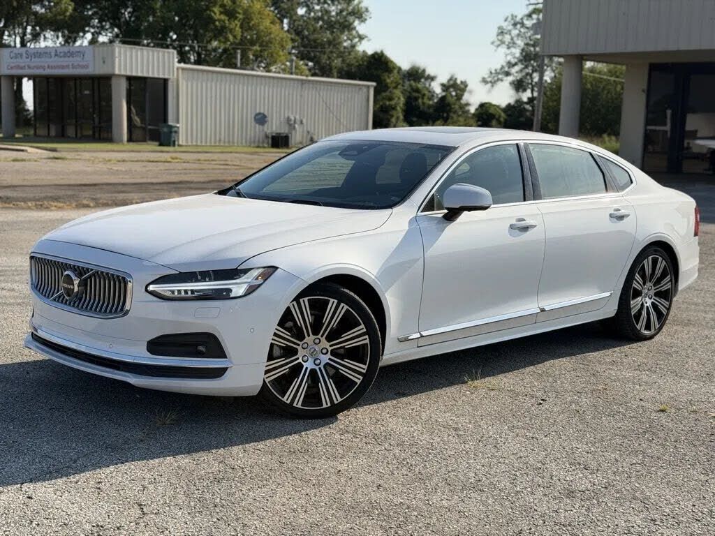 2023 VOLVO S90