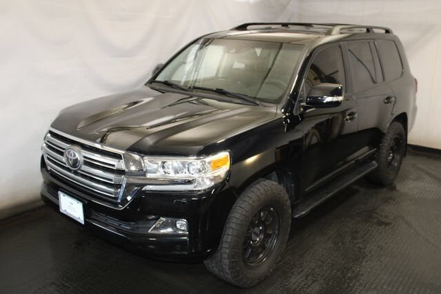 2017 TOYOTA Land Cruiser