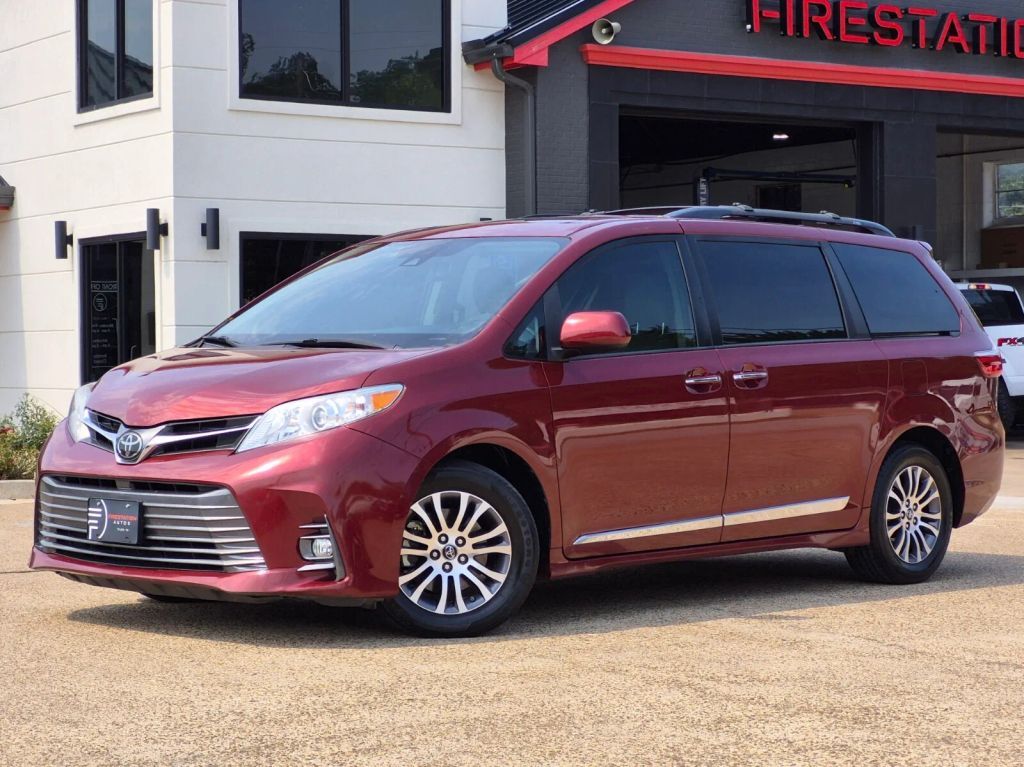 2018 TOYOTA Sienna