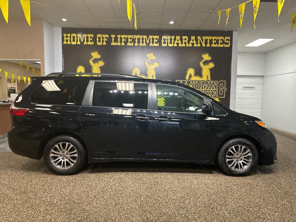 2020 TOYOTA Sienna