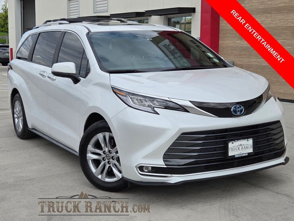 2025 TOYOTA Sienna