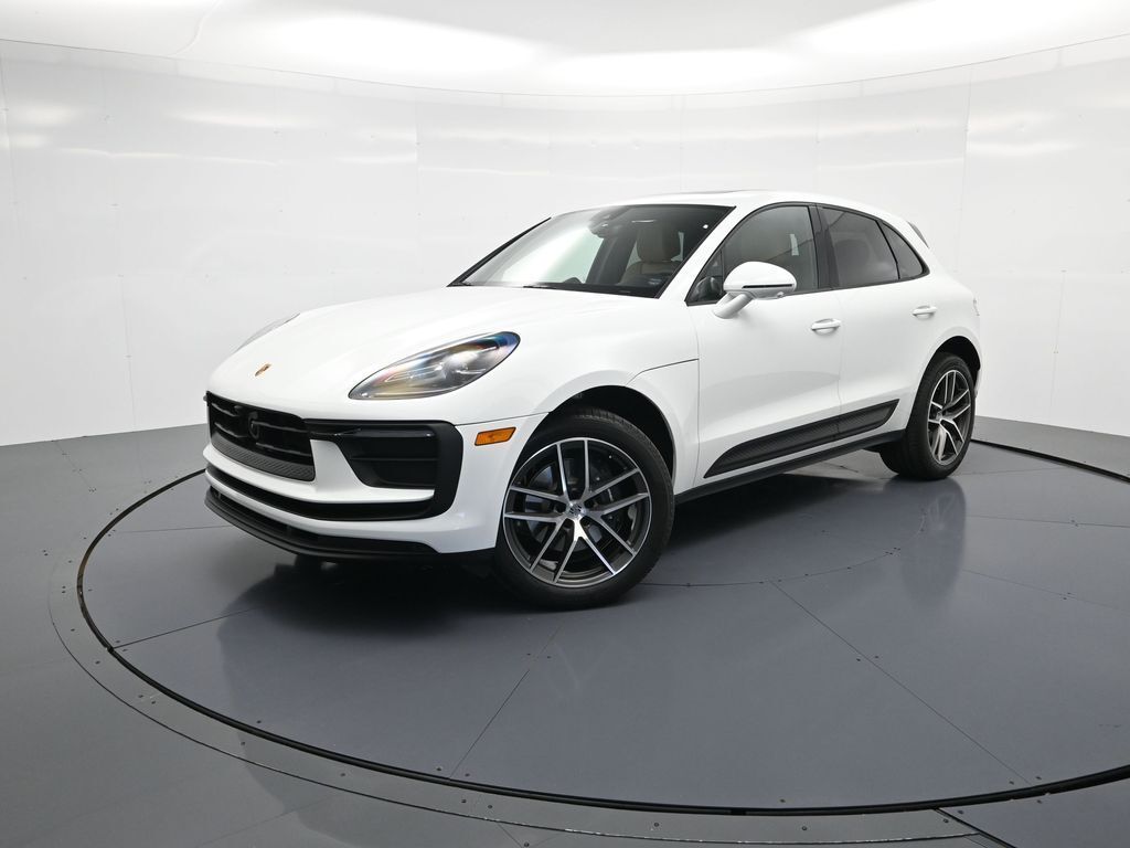 2026 PORSCHE Macan