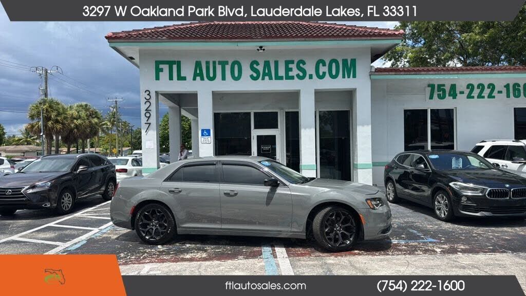 2019 CHRYSLER 300
