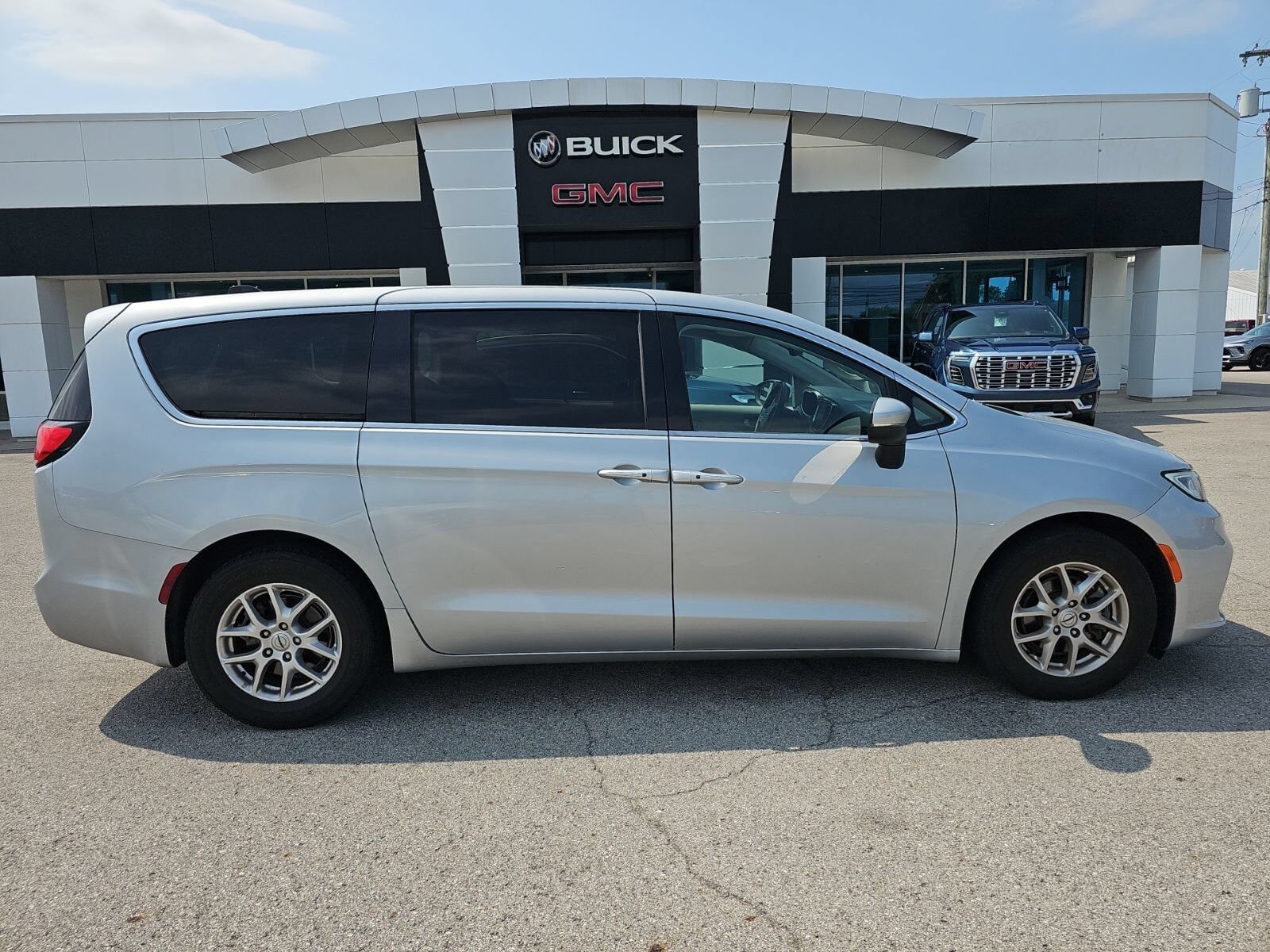 2023 CHRYSLER Pacifica