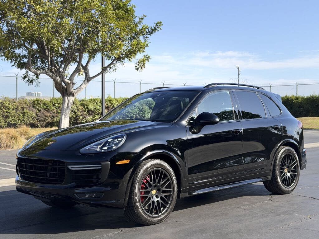2017 PORSCHE Cayenne