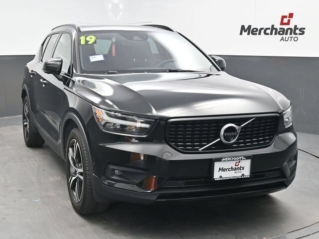 2019 VOLVO XC40