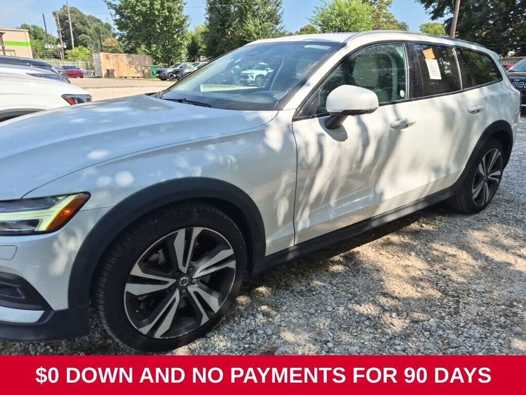 2025 VOLVO V60CC