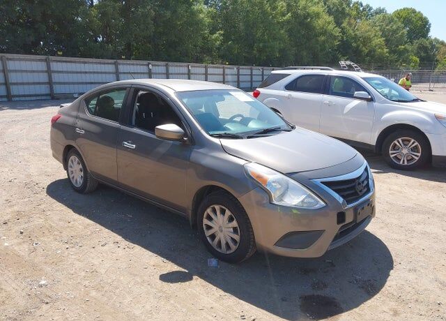2017 NISSAN Versa