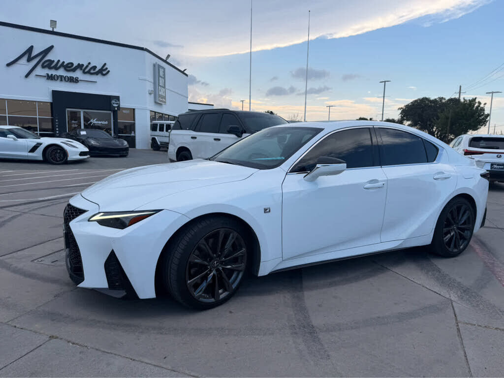 2022 LEXUS IS