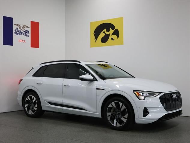 2022 AUDI e-tron