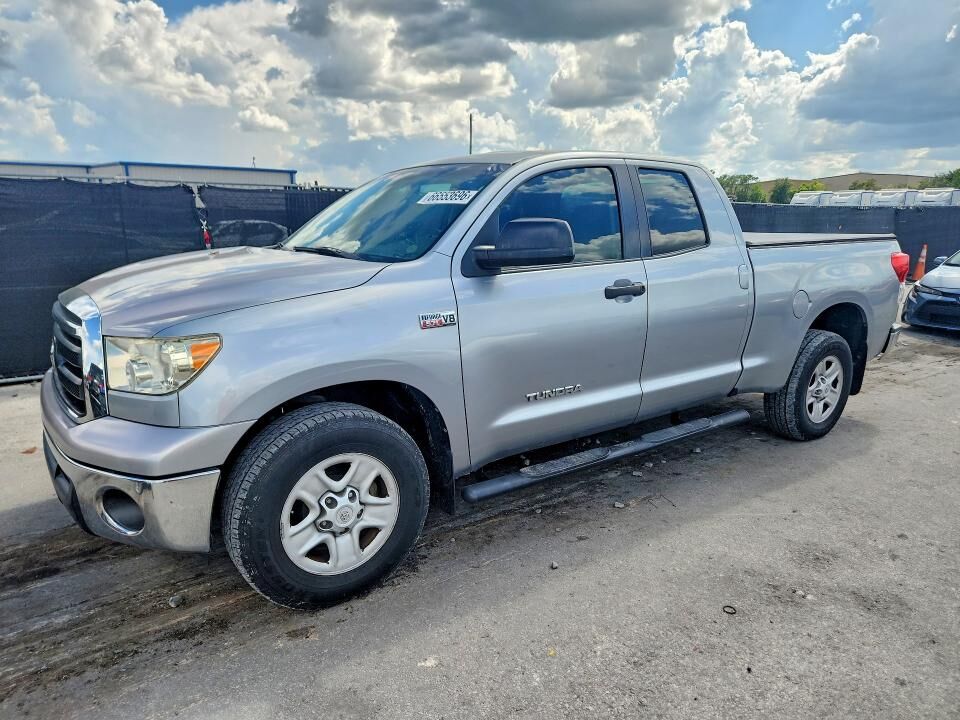 2010 TOYOTA Tundra