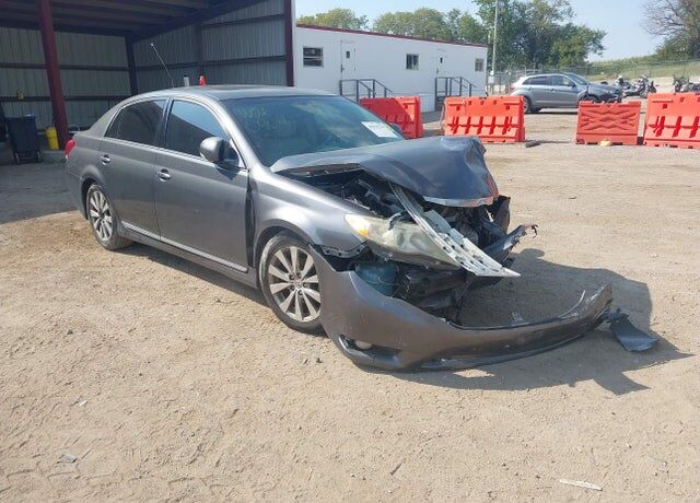 2011 TOYOTA Avalon
