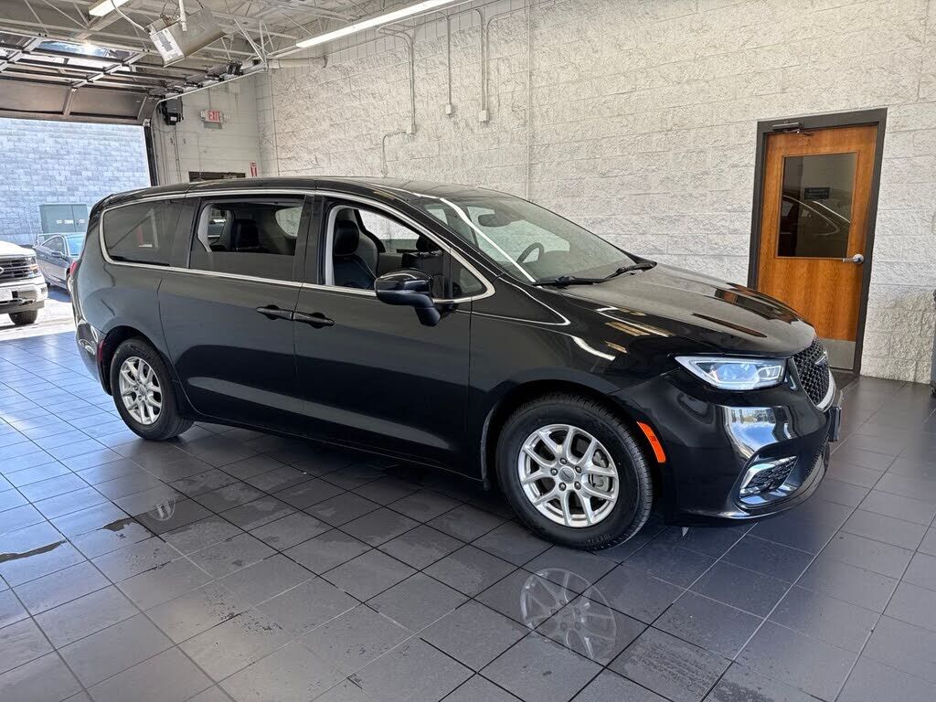 2023 CHRYSLER Pacifica