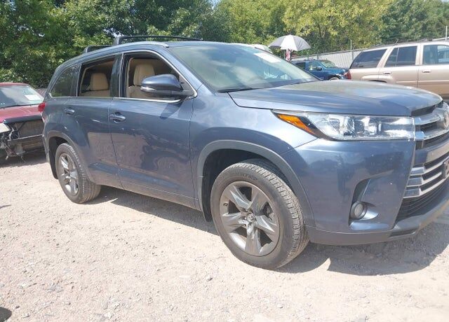 2017 TOYOTA Highlander