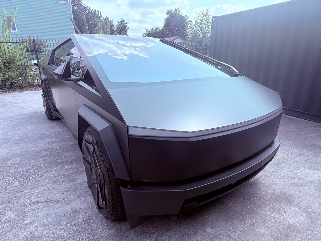 2024 TESLA Cybertruck