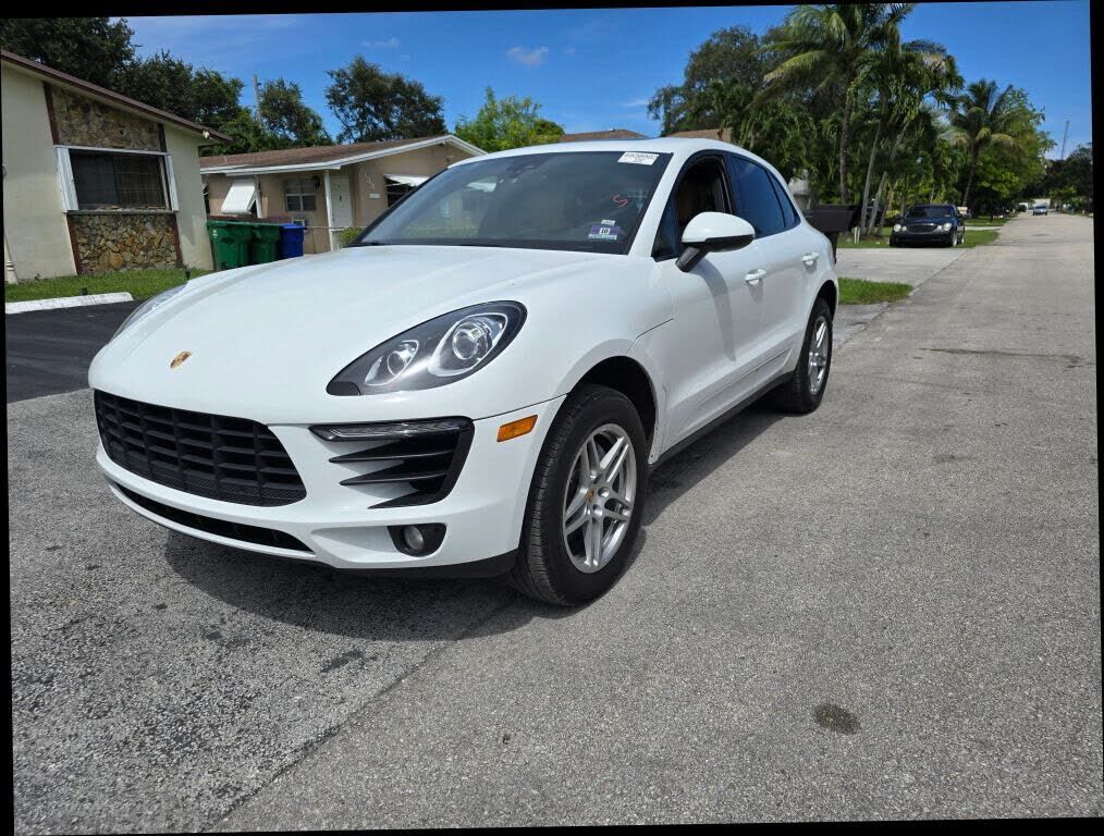 2018 PORSCHE Macan