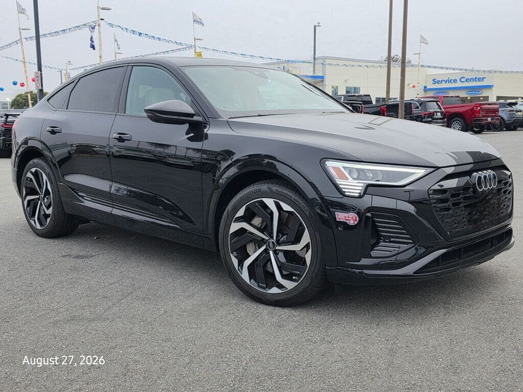 2024 AUDI Q8