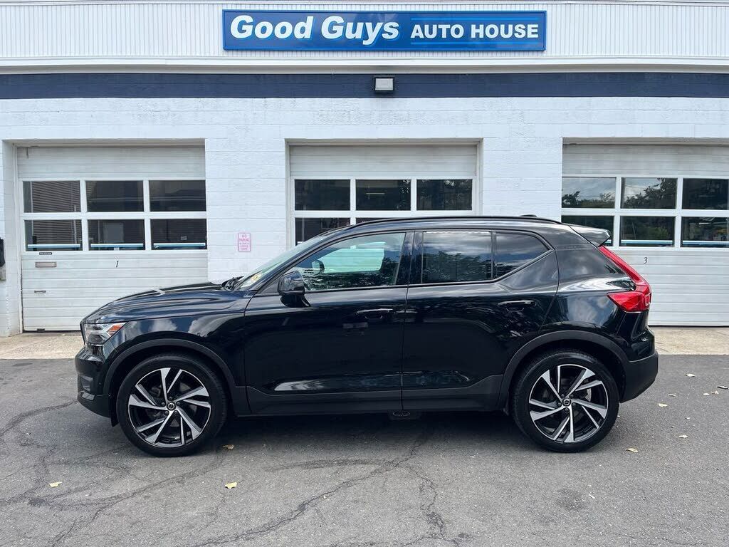 2019 VOLVO XC40