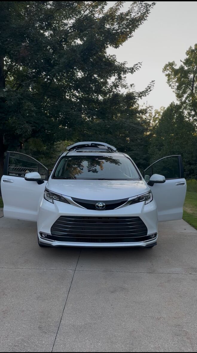 2023 TOYOTA Sienna